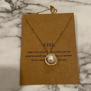 💛18k gold plated pearl necklace with zircon details.